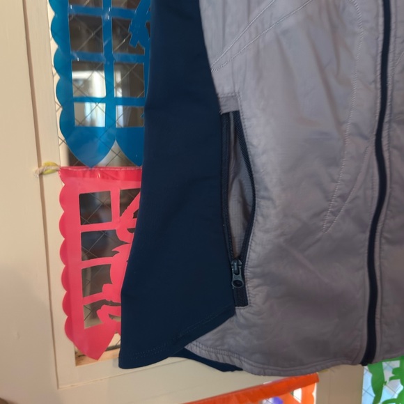 Oiselle Flyout Insulated Running Zip-Up Vest - Picture 8 of 9